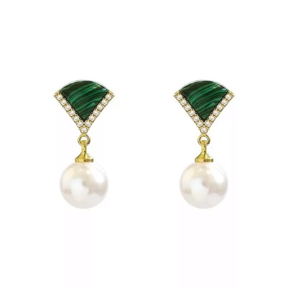 Eardrop Fan Shape Simulated Pearl dangle earrings - Picture 2 of 3